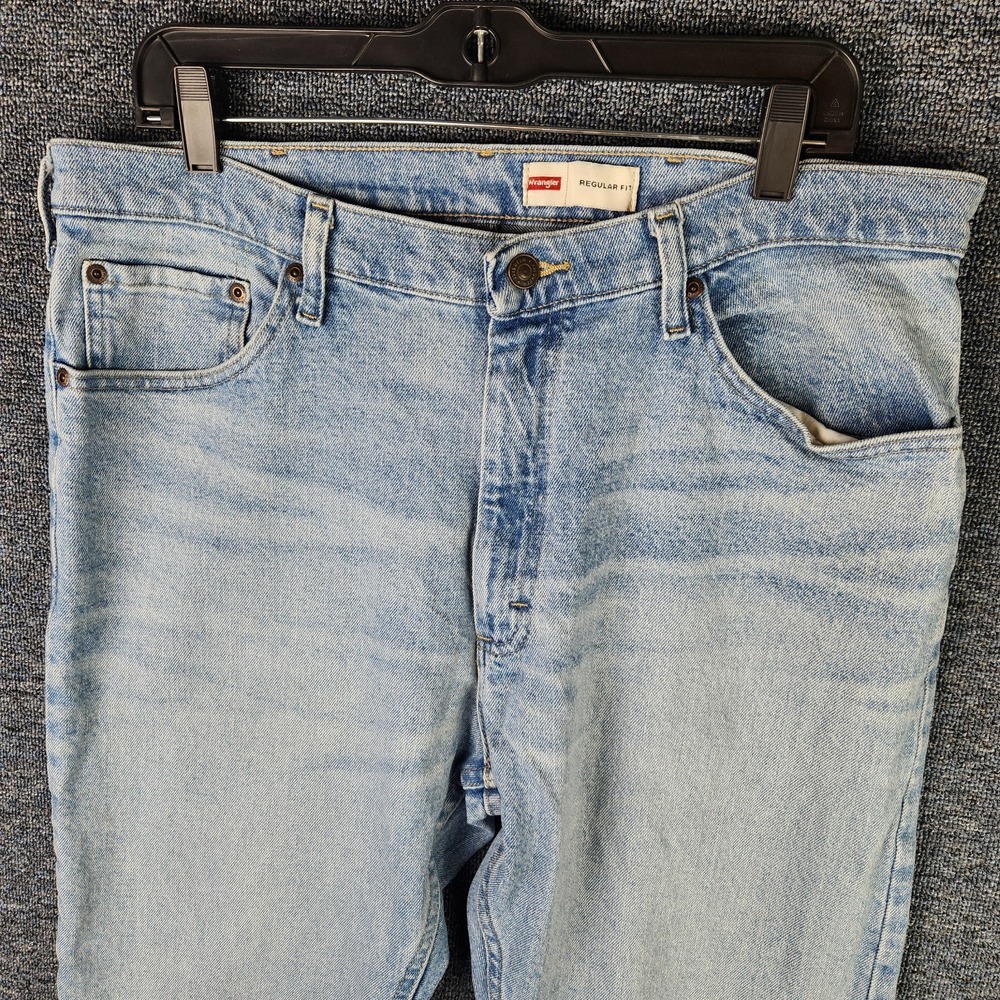 Wrangler Mens Straight Leg Regular Fit Blue Light Wash Jean Size 36X30 - Picture 2 of 10